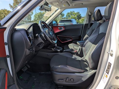 Used 2021 Kia Soul Turbo FWD image 15