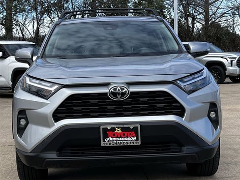 Used 2023 Toyota RAV4 XLE Premium image 7