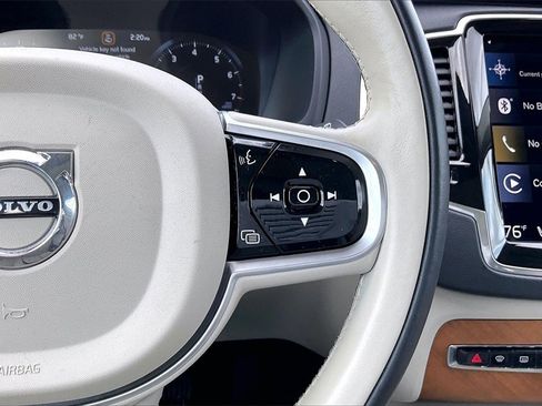 Used 2022 Volvo XC90 T6 Momentum w/ Advanced Package image 11