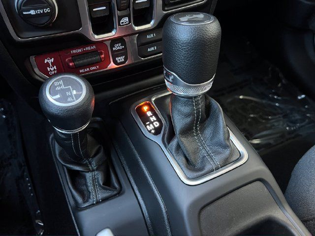 Used 2025 Jeep Wrangler Unlimited Rubicon w/ Safety Group AWD/4WD image 23