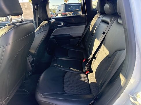 Certified 2025 Jeep Compass Latitude image 15