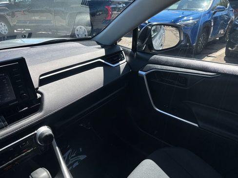 Used 2021 Toyota RAV4 LE w/ Carpet Mat Package (TMS) AWD/4WD image 27