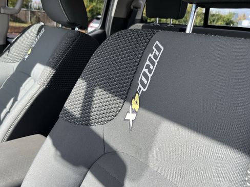 Used 2019 Nissan Frontier PRO-4X image 18