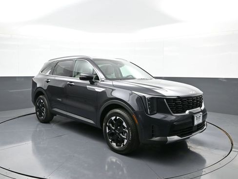 New 2025 Kia Sorento S image 4