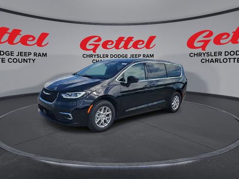 New 2026 Chrysler Pacifica Select image 4