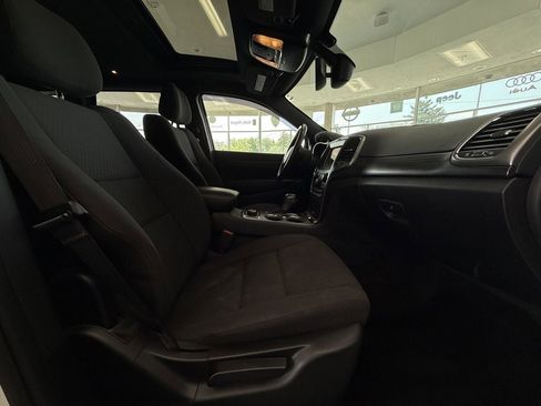 Used 2019 Jeep Grand Cherokee Laredo image 33