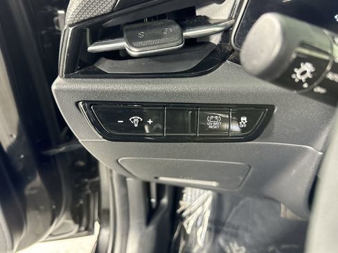 Used 2023 Kia Niro EX image 14