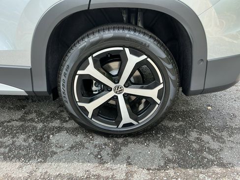 Used 2025 Volkswagen Tiguan SE image 21