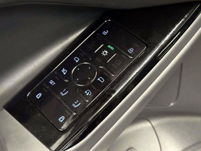 Used 2025 Audi Q6 e-tron Premium w/ Convenience Package AWD/4WD image 19