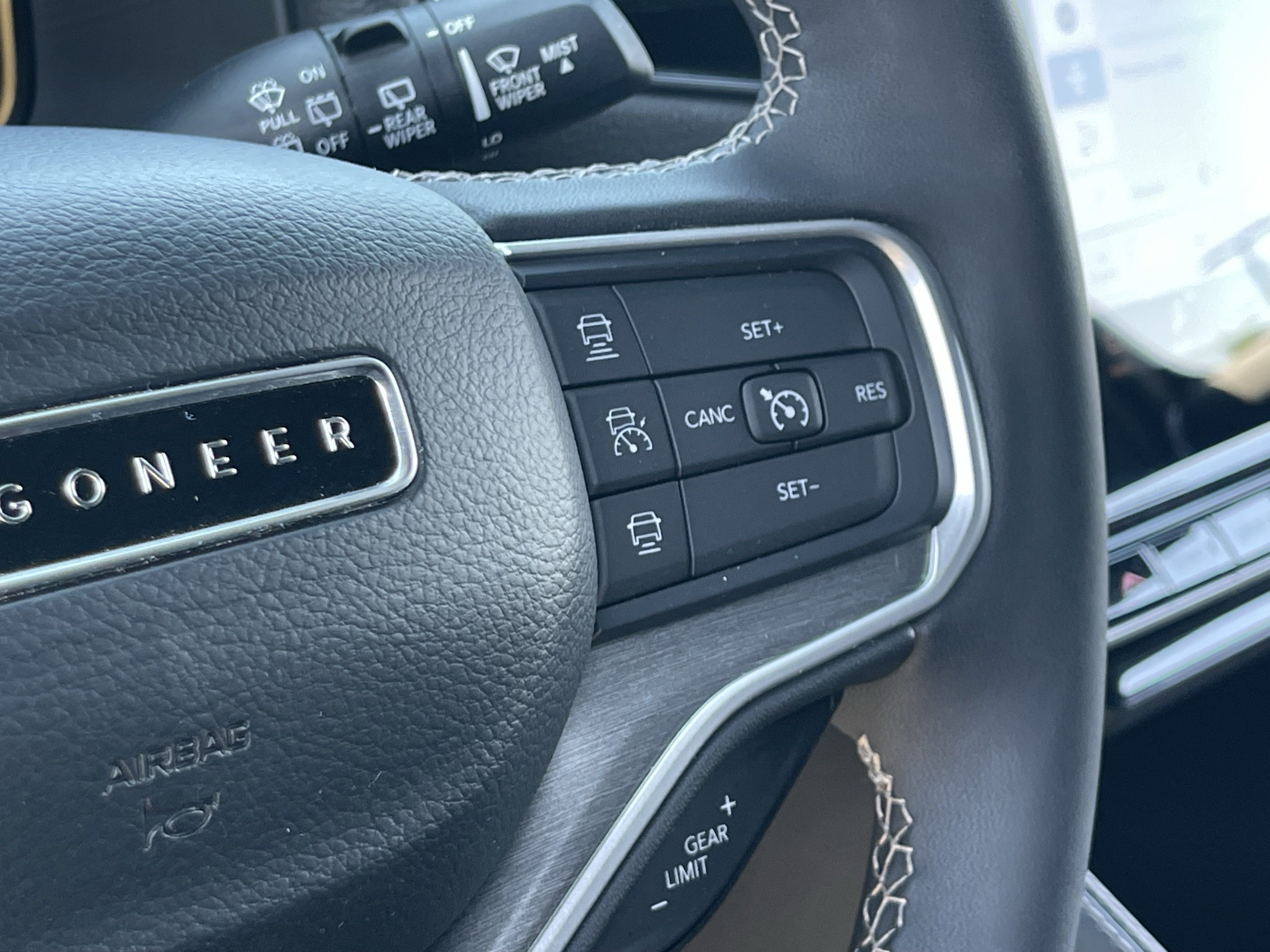 Certified 2025 Jeep Wagoneer Series II AWD/4WD image 26