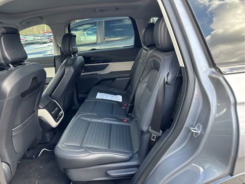 Used 2024 Lincoln Nautilus Reserve w/ Equipment Group 202A image 6