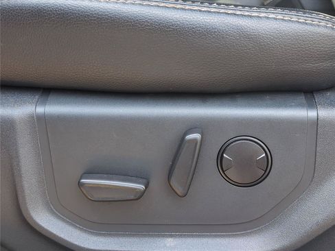 Used 2022 Ford F250 Lariat w/ Lariat Value Package AWD/4WD image 16