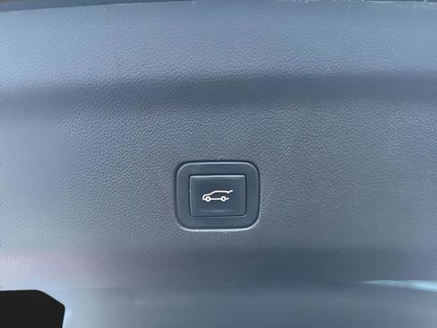 Used 2022 Chevrolet Tahoe High Country image 10