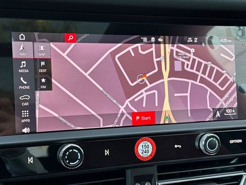 Used 2025 Porsche Macan image 19