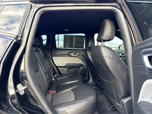 Certified 2024 Jeep Compass Latitude image 9