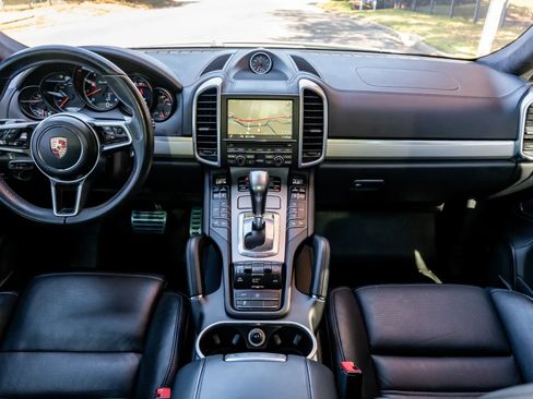 Used 2015 Porsche Cayenne Turbo image 14