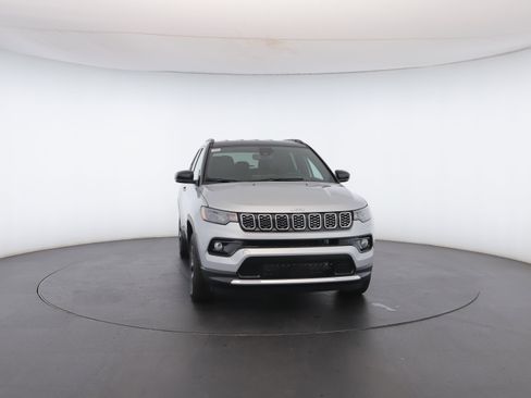 Used 2026 Jeep Compass Limited image 32