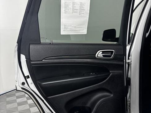 Used 2019 Jeep Grand Cherokee Limited image 36