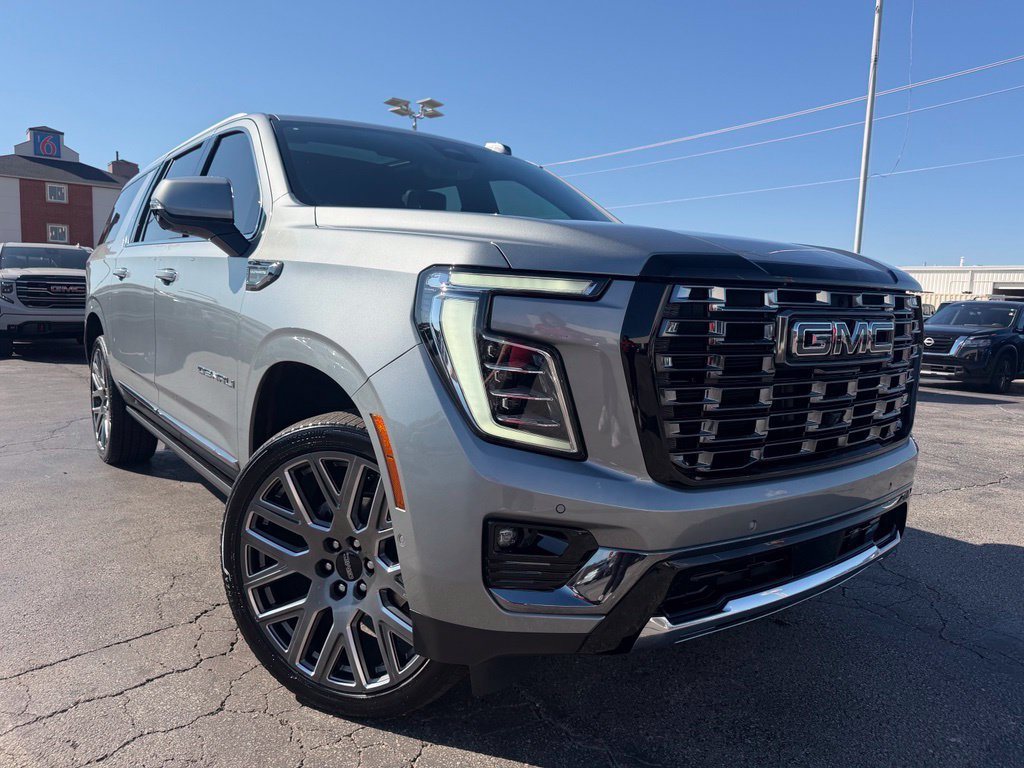Used 2025 GMC Yukon XL Denali Ultimate AWD/4WD image 2