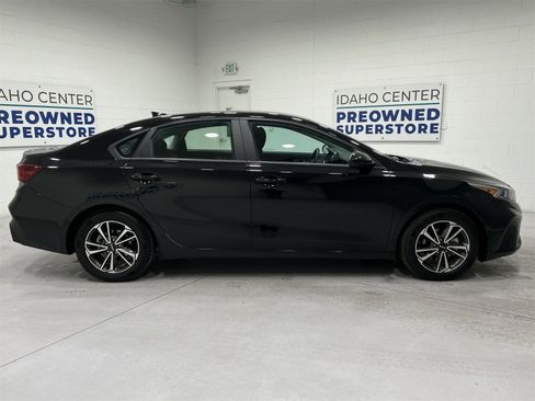 Used 2023 Kia Forte LXS image 9