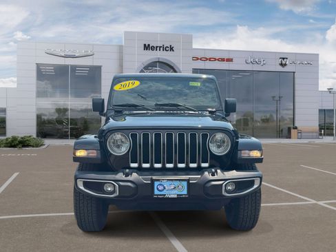 Used 2019 Jeep Wrangler Unlimited Sahara AWD/4WD image 3