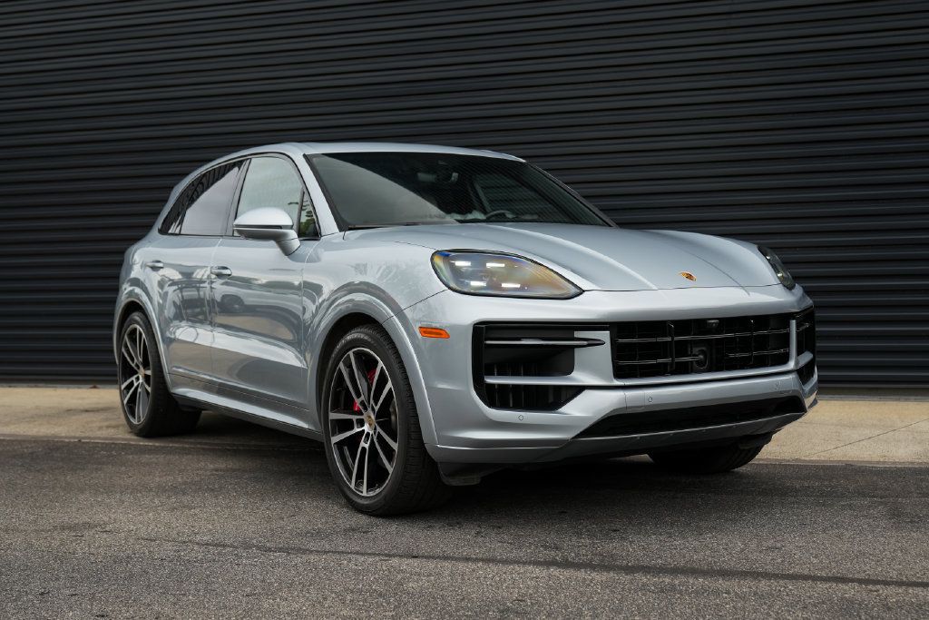 Certified 2024 Porsche Cayenne S AWD/4WD image 38