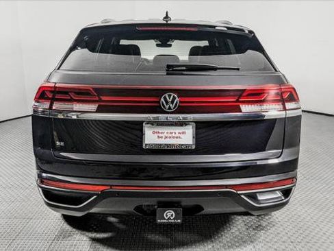 Used 2024 Volkswagen Atlas Cross Sport SE FWD image 6