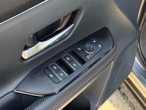 Used 2025 Nissan Kicks SR image 19