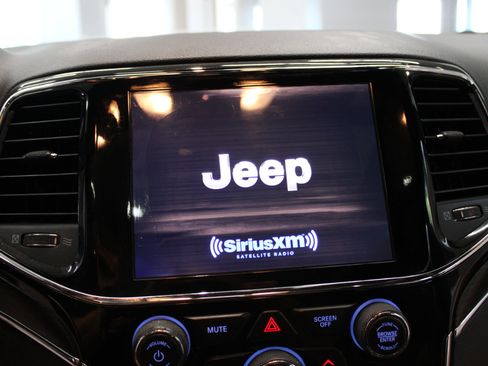 Used 2020 Jeep Grand Cherokee Limited w/ Luxury Group II image 22