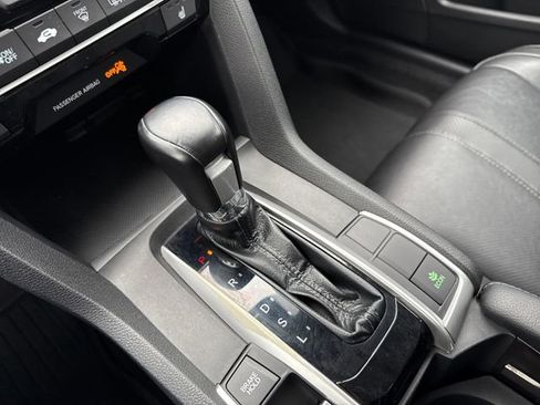 Used 2018 Honda Civic Touring image 26