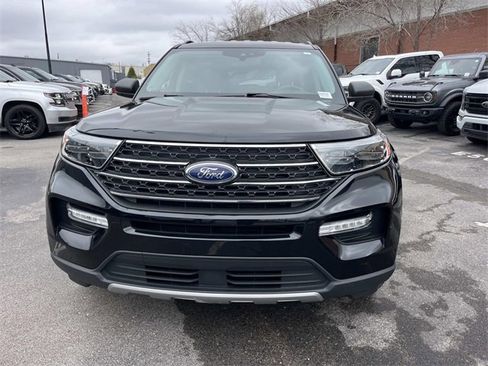 Used 2022 Ford Explorer XLT w/ Equipment Group 202A image 8