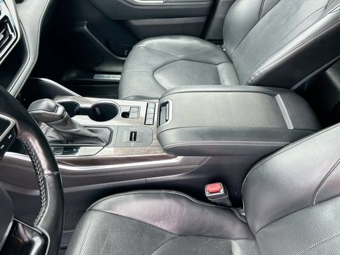 Used 2022 Toyota Highlander Limited FWD image 30