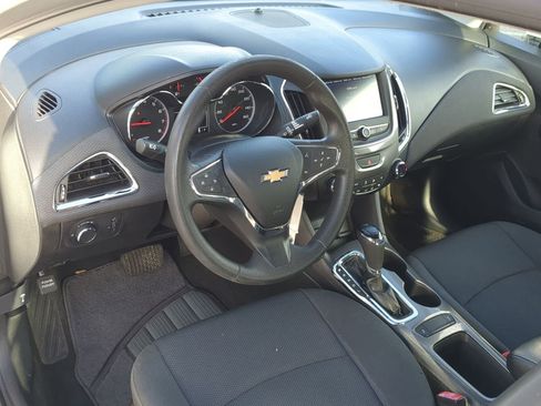 Used 2019 Chevrolet Cruze LT image 13