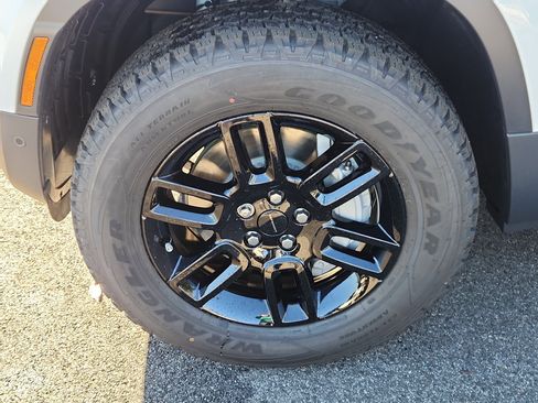 New 2026 Land Rover Defender 130 S image 9