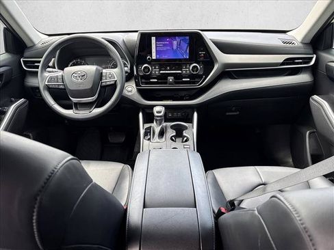 Used 2023 Toyota Highlander XLE FWD image 19