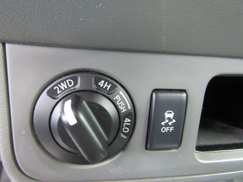 Used 2015 Nissan Frontier SV image 20