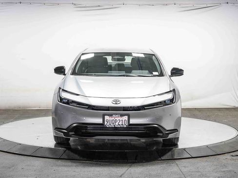 Used 2025 Toyota Prius LE FWD image 6