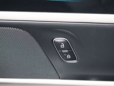 Used 2025 Lincoln Nautilus Premier image 27