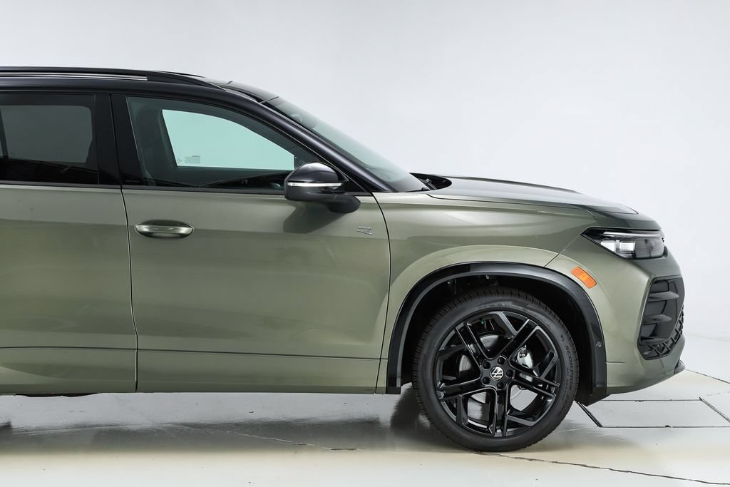 New 2026 Volkswagen Tiguan SE R-Line FWD image 12