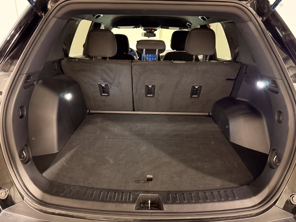 Used 2026 Chevrolet Equinox LT AWD/4WD image 10