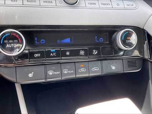 Used 2025 Hyundai Elantra Limited FWD image 31