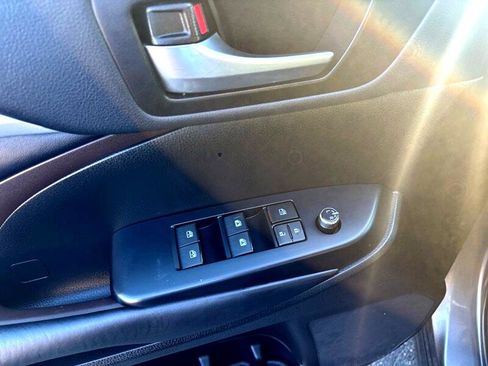 Used 2019 Toyota Highlander XLE image 10