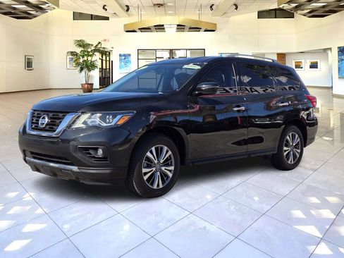 Used 2019 Nissan Pathfinder SV image 1