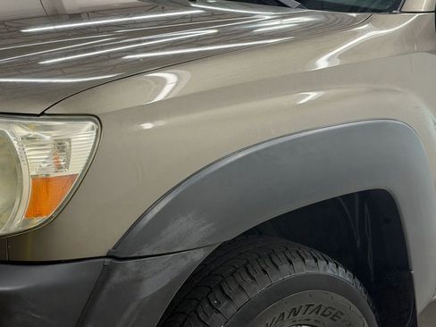Used 2010 Toyota Tacoma 4x4 Regular Cab image 4