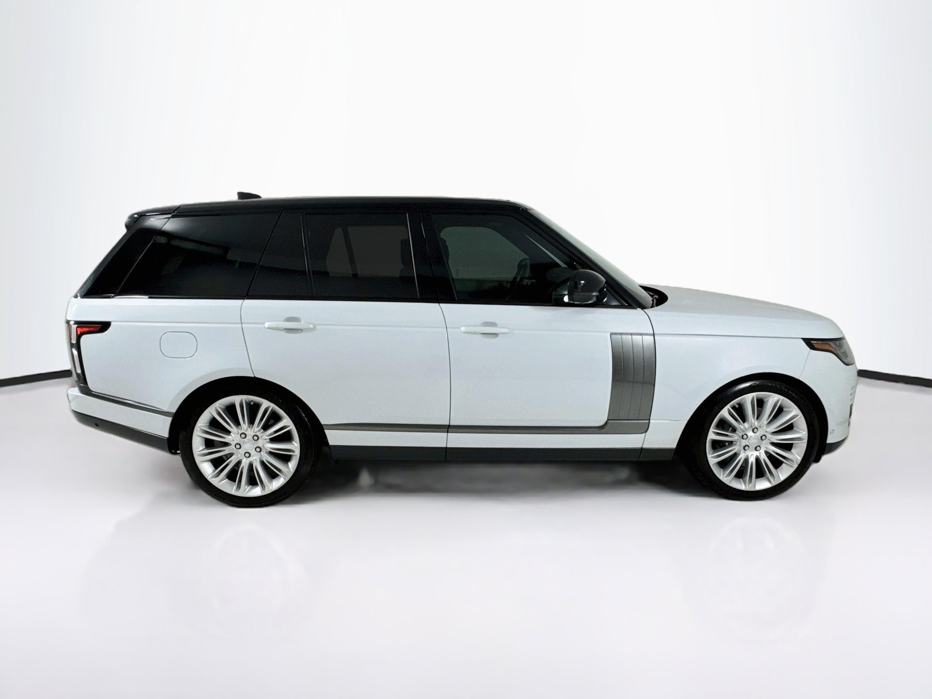 Used 2019 Land Rover Range Rover Supercharged AWD/4WD image 9