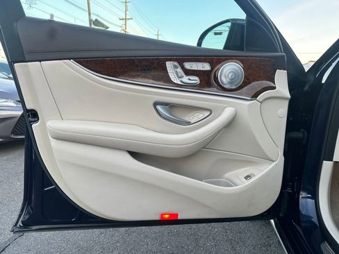 Used 2019 Mercedes-Benz E 300 4MATIC image 9