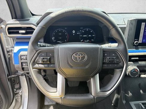 Certified 2025 Toyota Tacoma TRD Off-Road AWD/4WD image 17