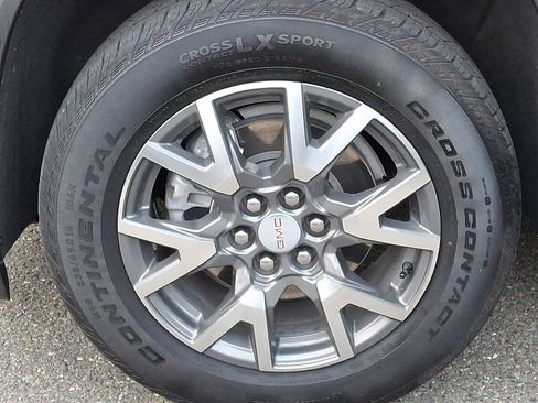 Certified 2023 GMC Acadia SLE w/ Driver Convenience Package image 27