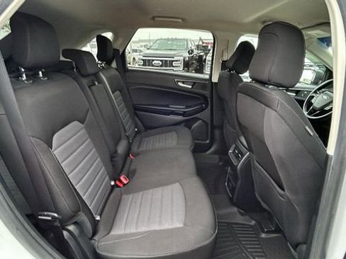 Certified 2020 Ford Edge SE image 13