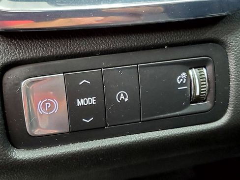 Used 2025 GMC Acadia Elevation image 28